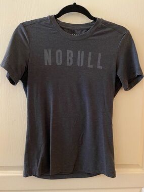 NOBULL Short Sleeve Fitted Crewneck T-Shirt in Grey - S